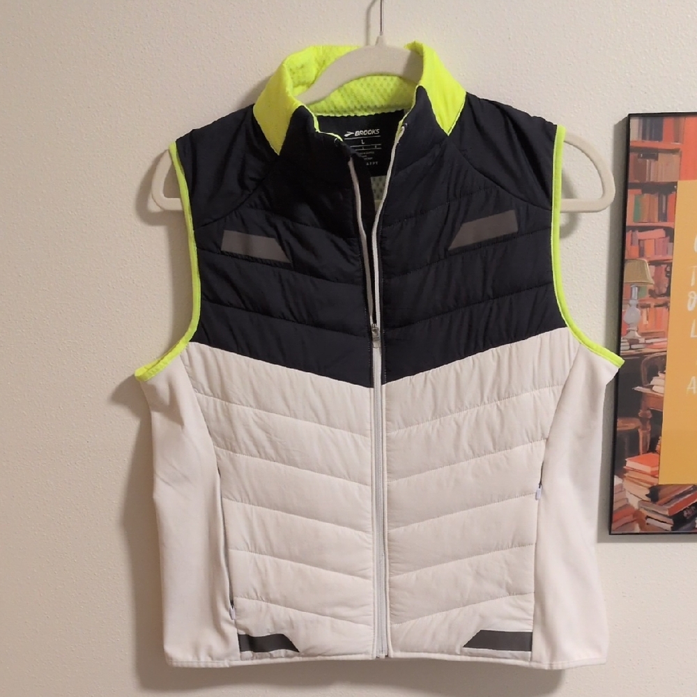 Brooks Running Womens Running Vest Size L White And Gray And Neon Yellow